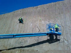 Estabilización de taludes y muros en excavación para nave industrial de Inditex en Palafolls. Maresme